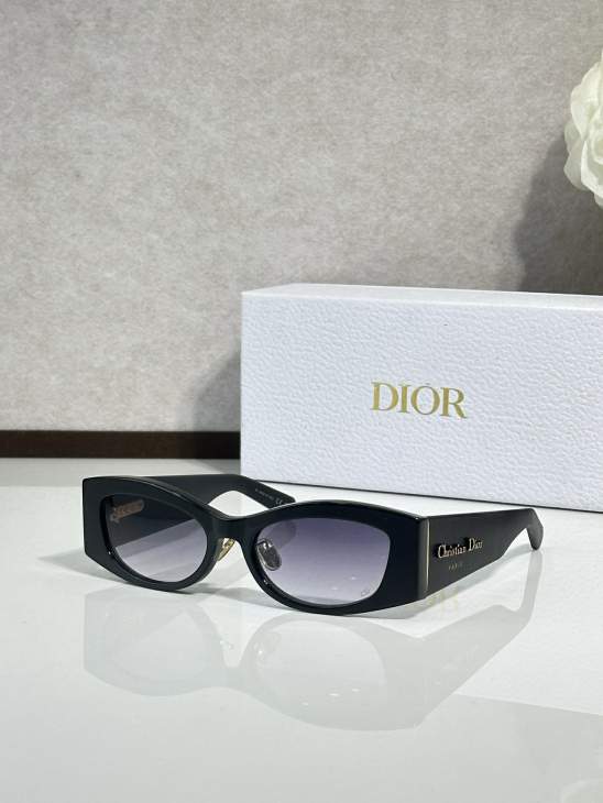 Picture of Dior Sunglasses _SKUfw77097924fw